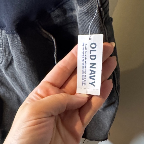 Old Navy NWT maternity Charcoal Denim Shorts - Picture 2 of 4